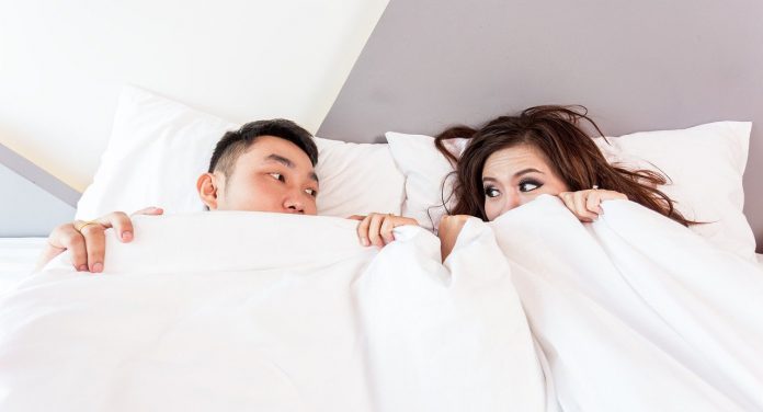 acostarte a la misma hora que tu pareja